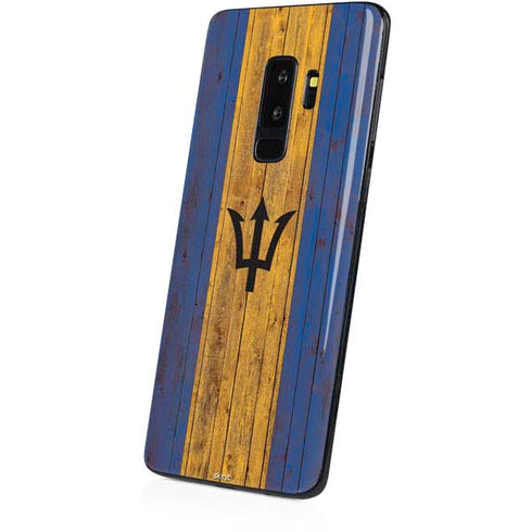 Barbados Flag Dark Wood Galaxy S9 Plus Skin